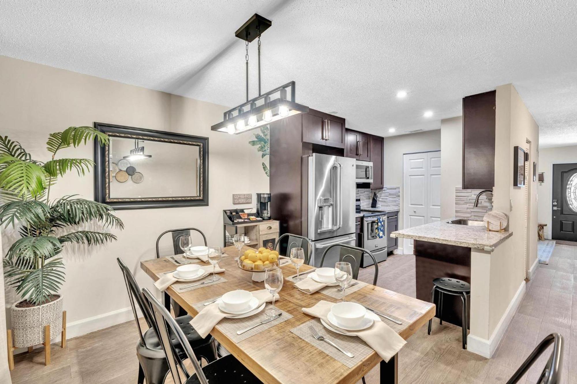 Estelo'S Place - Modern Townhouse With King Bed, Only 5 Min From The Airport! ميامي المظهر الخارجي الصورة